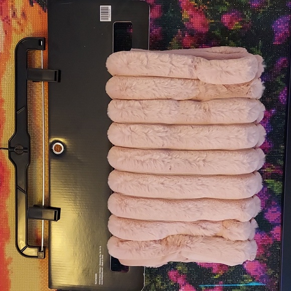 Robert Stanley Pink Dusky Rose Table Runner Faux Fur - Picture 6 of 6